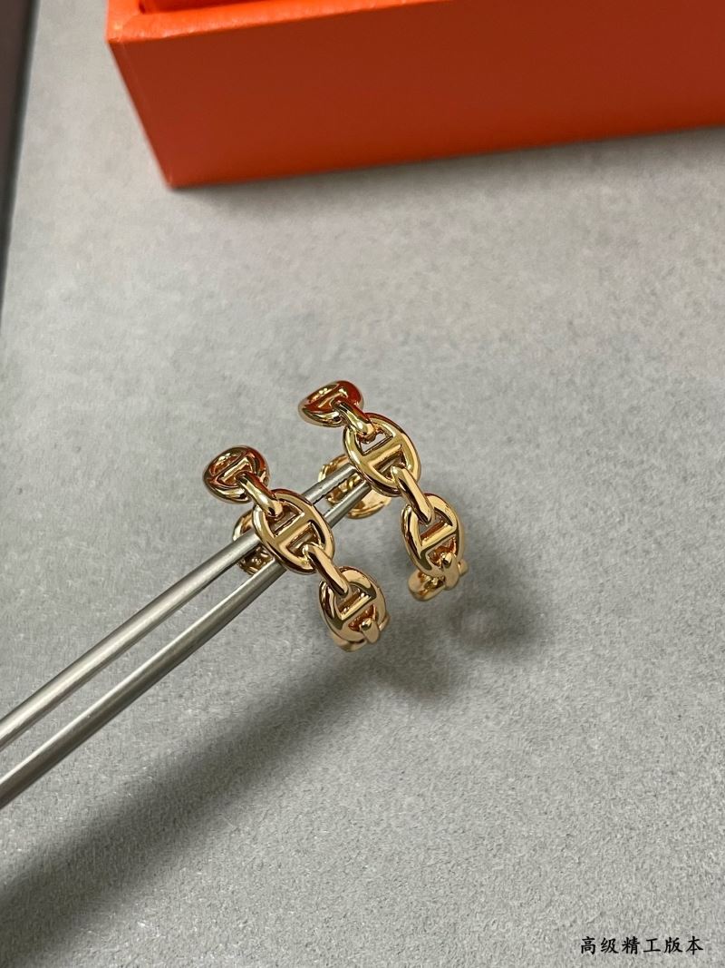 H**me5 earrings